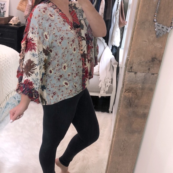 Umgee size medium ivory & blue boho top - Picture 3 of 7